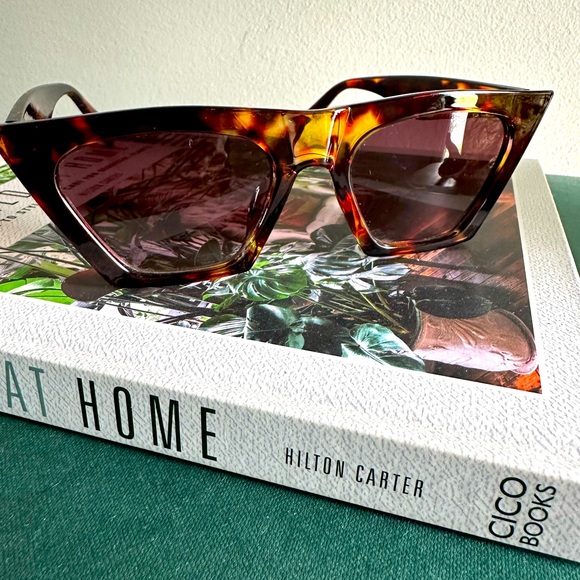 Womens sassy cheetah print sunglasses. - Picture 5 of 5